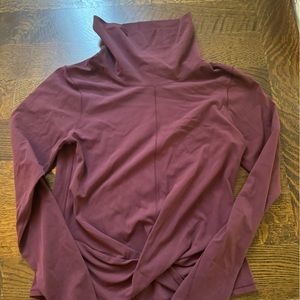 Lululemon turtle neck long sleeve top, burgundy color, small detailing
